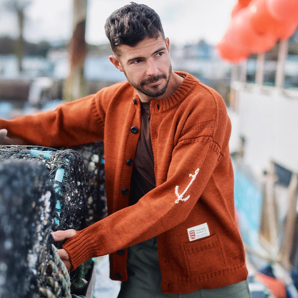 Guernsey Woollens Fischer Ganzkörper-Strickjacke - Gebranntes Orange