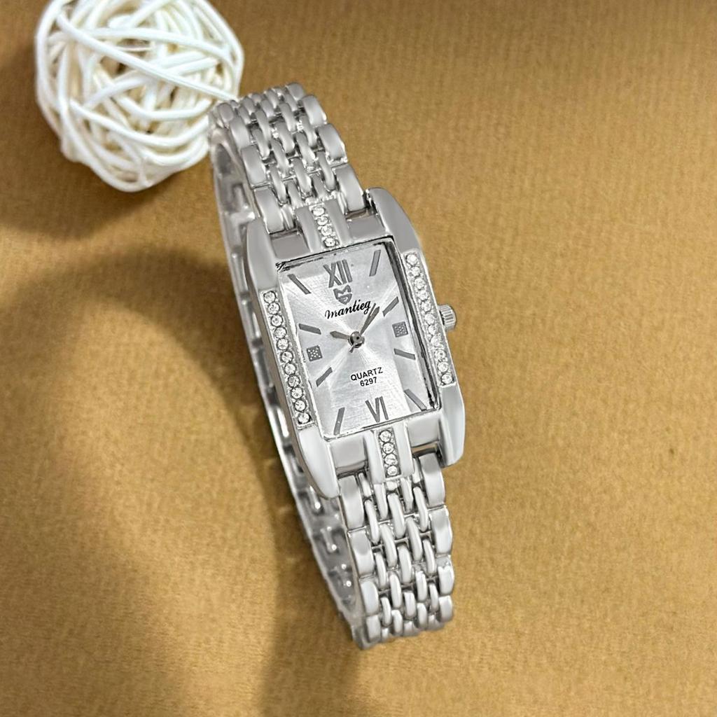 Alloy Square Steel Strap Watch Female Simple Rhinestone Square Diamond Roman Female Dial
