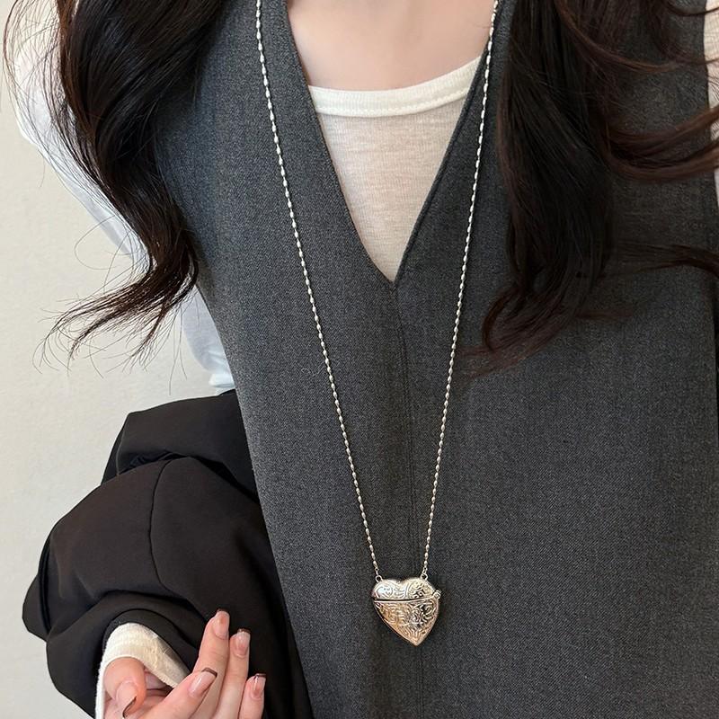 

Exquisite Creative Sliver Color Stereo Heart Shape Can Be Opened Mini Bag Pendant Long Necklace for Women Men Clothes Jewelry