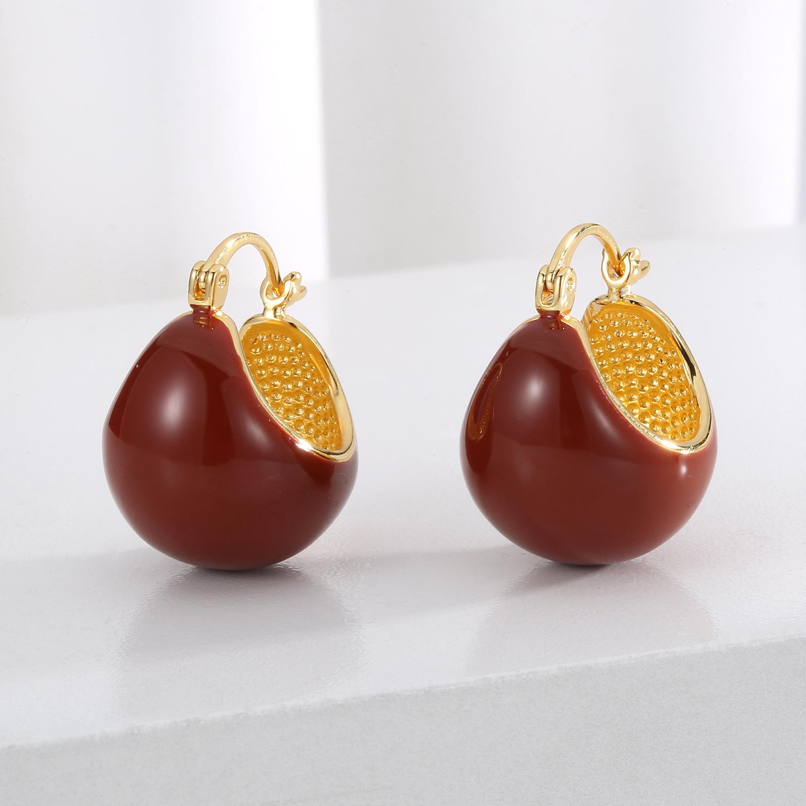 

Maillard color earrings light luxury high sense retro elegant commuting versatile oval lantern-shaped glazed ear buckle