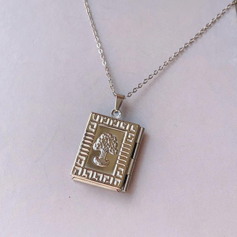 

Qianzu 18K Gold Titanium Steel Christmas Tree Photo Locket Necklace