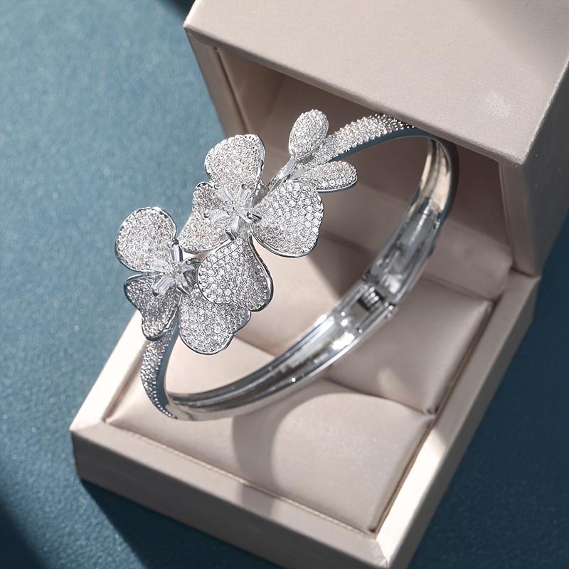New European and American luxury four-leaf clover copper micro-inlaid bracelet, elegant and grand large bracelet