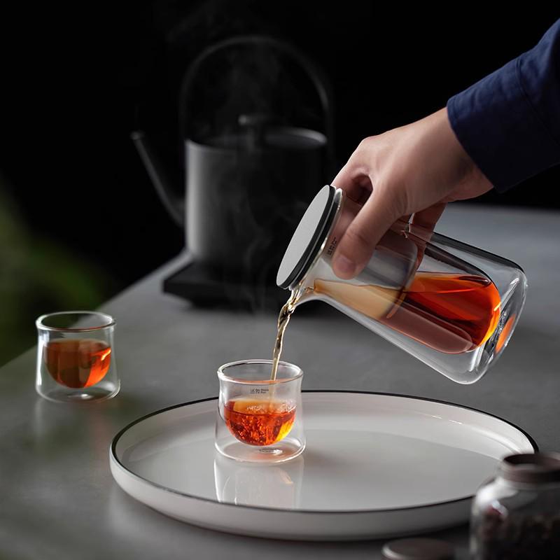 Magnetic Floating Cup with One-Button Tea Water Separator – Press-Type Lazy Person Tea Infuser