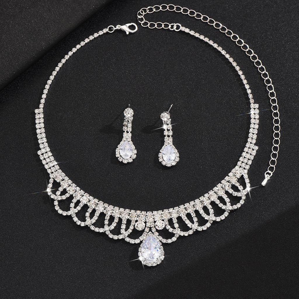 Gold Bridal Jewelry Set: Elegant Necklace, Earrings, and Bracelet for Weddings & Special Occasions.