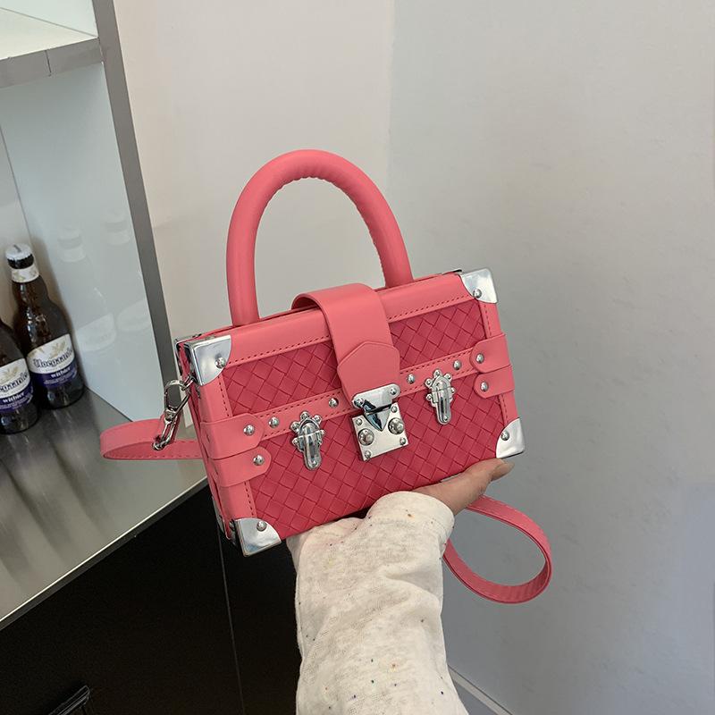 

Bag autumn 2025 new European and American fashion woven shoulder bag women s versatile portable messenger box bag білий