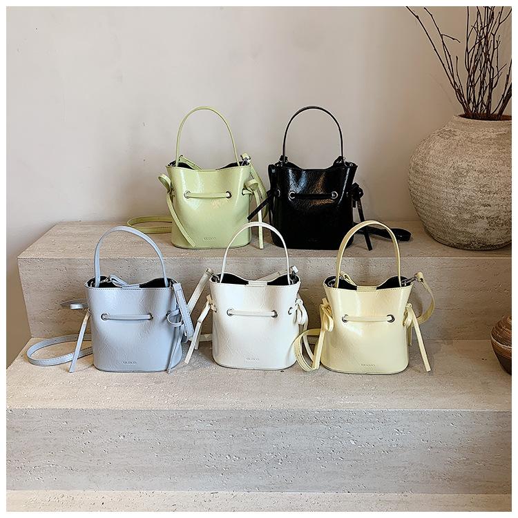 Premium Handbag Women's Bag New Niche Versatile Simple Retro Trendy Shoulder Messenger Bag