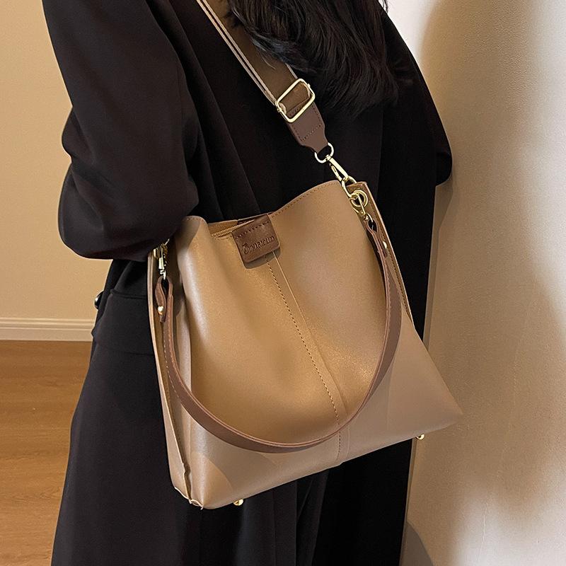 Women's Large Capacity New Style High-End Fashi Autumn and Winter Versatile Crossbody Shoulder Bag Water Bucket Bag