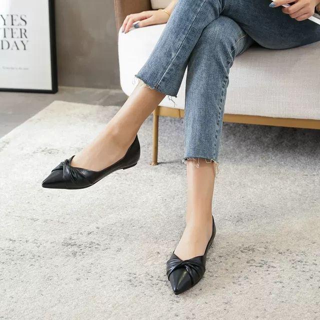 Brand 2025 New Soft Fairy Shoes Gentle Flat Bottom with Skirt Single Shoes Women's Spring Pointed Tip Laden Shoes Four Seasons Big Shoes