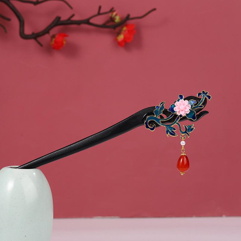 Vintage-Style Ebony Imitation Hairpin with Tassels and Wooden Step-Shaking Design for Hanfu and Ancient Costume Accessories