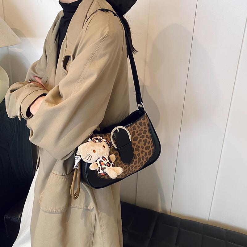 

Autumn and winter bags retro leopard print bags women s 2025 new fashion shoulder messenger bags niche casual armpit bags 25*7.5*15