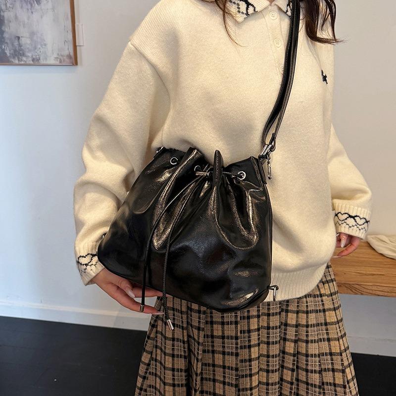 Textured commuter retro large-capacity bag new women's backpack single shoulder bucket bag