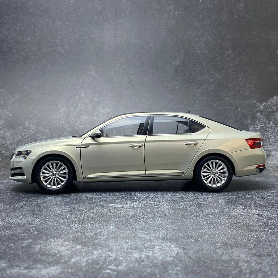 AAAIX1 Diecast 1/18 Scale Model Car Skoda NEW SUPERB Alloy Car Model Skoda Play Vehicles SUPERBToys for Boys Original Box