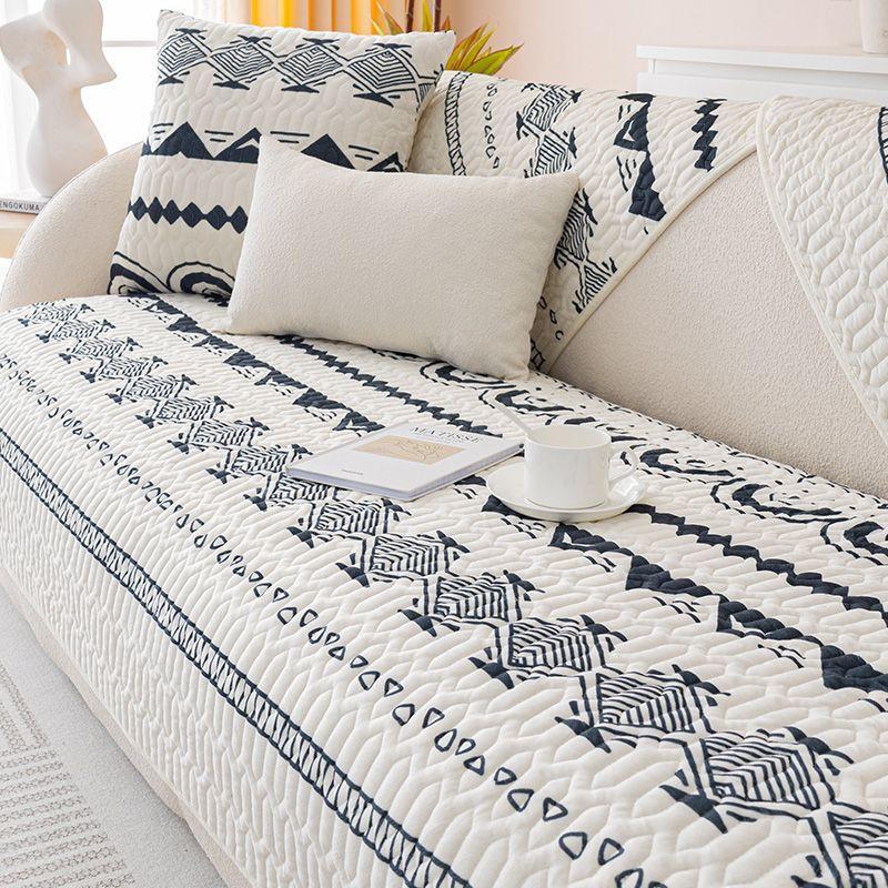 Жаккардовый бархатный чехол для дивана