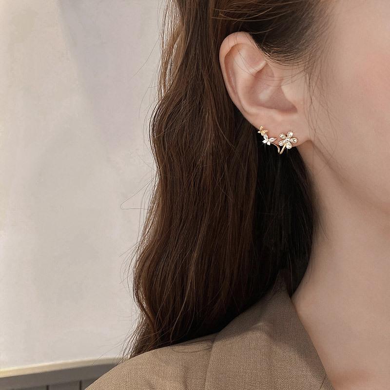 Butterfly Flower Temperament Earrings for Women In Summer New Trendy Light Luxury Niche Design High-end