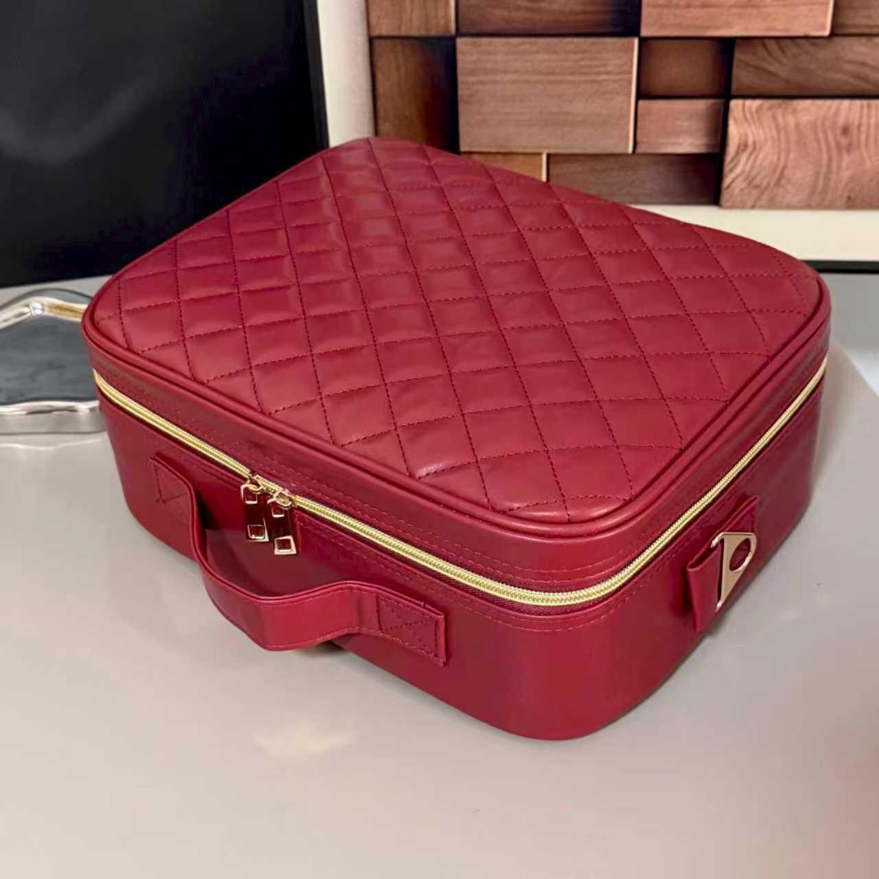 

2025 Багатошаровий кейс для макіяжу та дзеркало з підсвічуванням: Дорожня косметичка великої місткості 26*22*12 бордовий