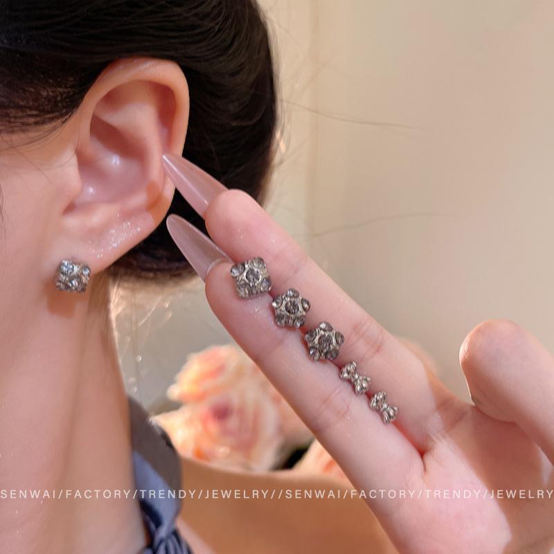 Six-piece set of micro-zircon earrings for women s design stud earrings