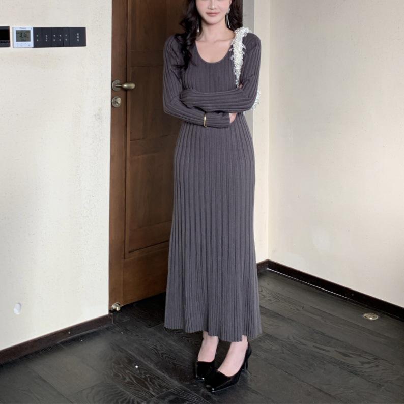 Pletené šaty slim střihu ve stylu Hepburn: Elegantní vysoký pas, dlouhý rukáv, kulatý výstřih, pro podzim/zimu