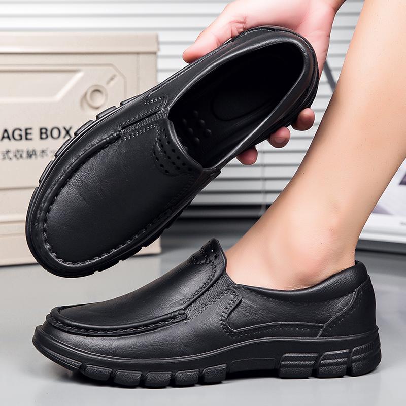 Fashion New Large Size Lightweight Casual Shoes Men's Oil and Slip Resistant Chef Shoes One Stirrup Driving Shoes Garden Shoes Soft