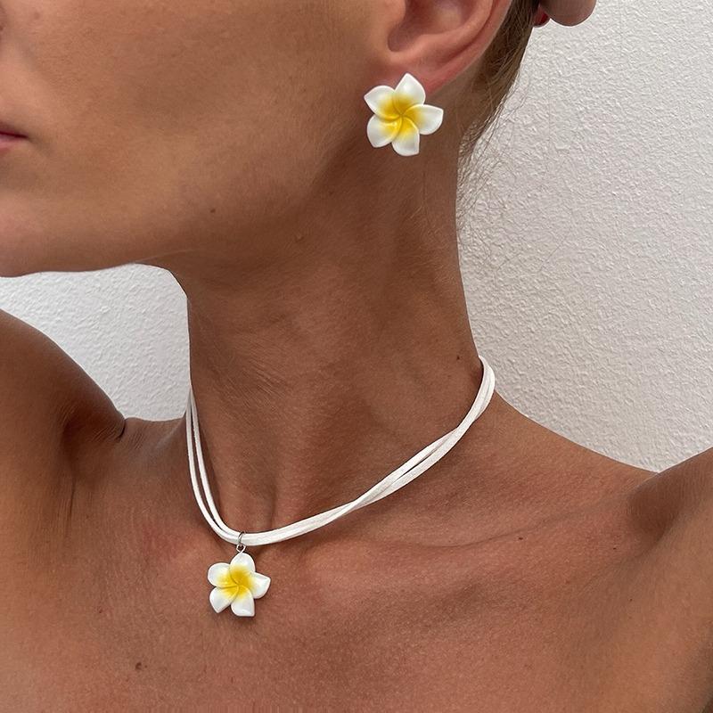 Women's Fashion Simple Resin Frangipani Flower Necklace & Earrings Set Gradient Color Plumeria Choker Chain Beach Jewelry Gift
