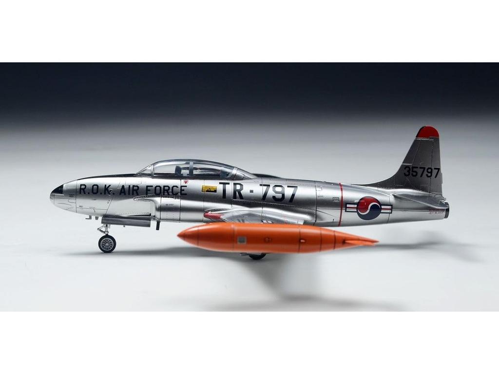 Wolfpack Designs 1/72 Scale American T-33A Shooting Star Premium Edition Kit Plastic Model Kit WOLWP17216 (Airplane)