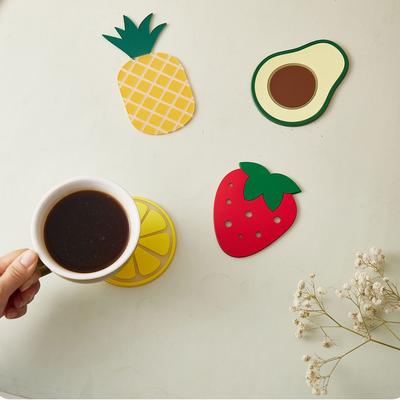 1PCS Creative Fruit Coaster Morango Resistente ao calor Antiderrapante Silicone Abacate Abacaxi Almofadas quentes Almofada de café Pratos de cozinha