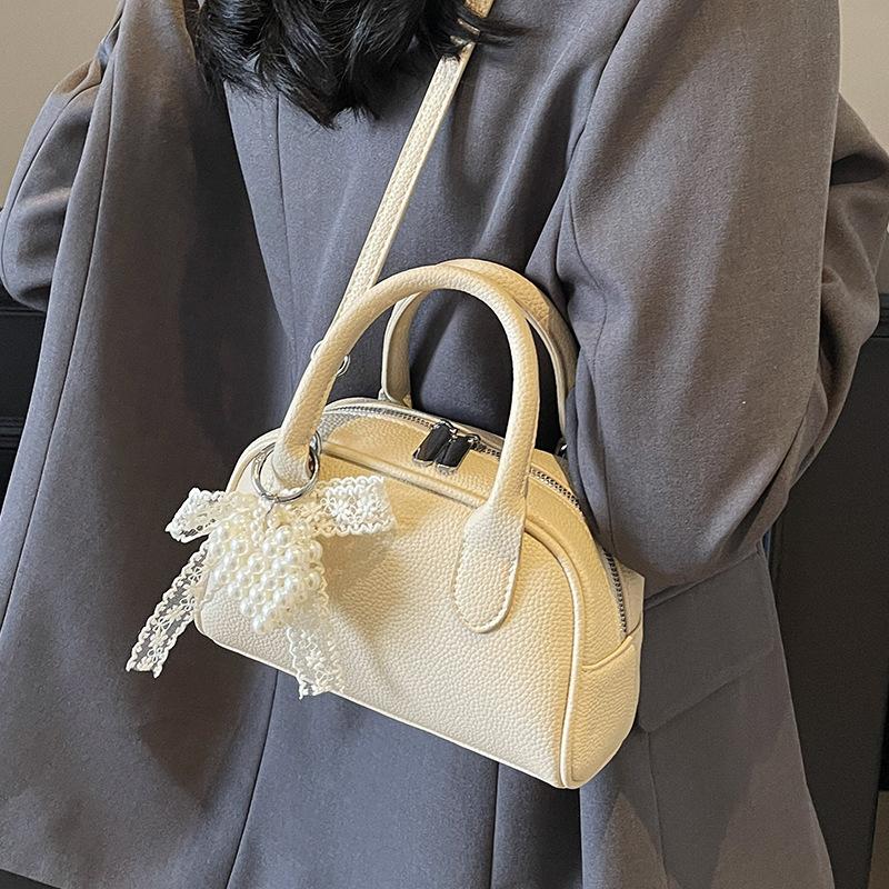 Korean Version of Simple and Gentle Wind Super Fire Solid Color Portable Bowling Bag Women's Versatile Fashion Temperament Commuter Messenger Bag