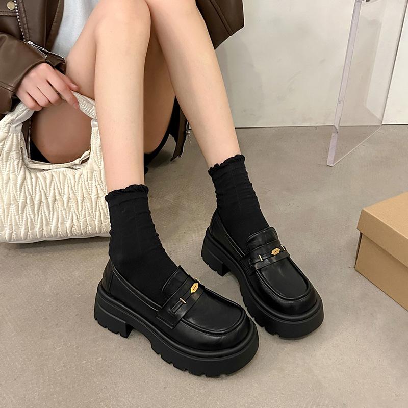 

Маленькие кожаные туфли на платформе женские 2025 новая весна универсальный британский стиль черные туфли туфли-лодочки лоферы на одном ремешке 40 чёрный