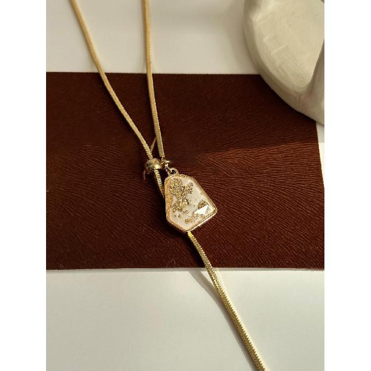 

Resin Diamond-encrusted Adjustable Necklace, Versatile Sweater Chain, Simple Yet Elegant Neckpiece Matches the image