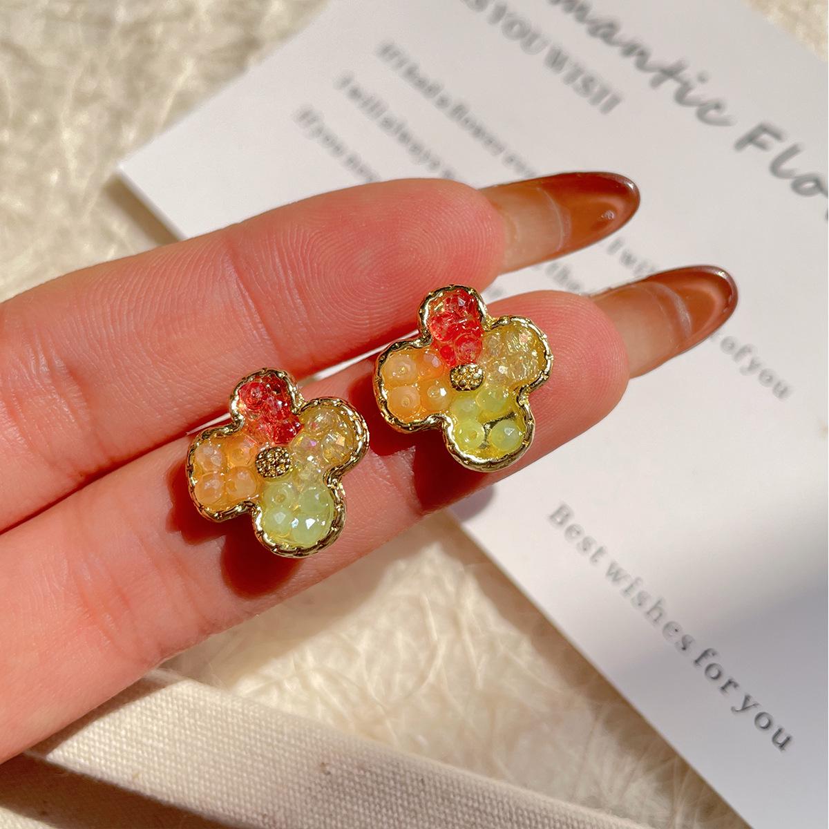 

Синие серьги-пусеты с кристаллами в виде банта на серебряной игле - Роскошный дизайн с подвесками высокого класса