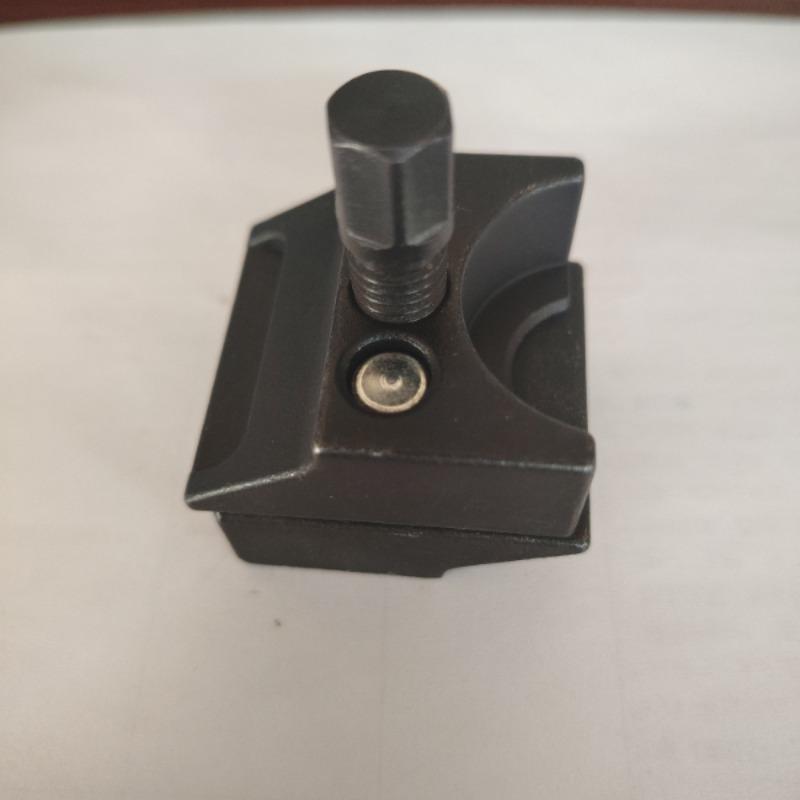 Werkzeug zum Auseinanderziehen der Radaufhängung, zum Spreizen der Achsschenkel und zum Entfernen der Federbeine sowie hydraulischer Stoßdämpfer