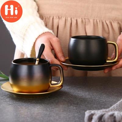 Hi Ceramic Light Luxury Simple Matte Black Gold Šálek na kávu s podšálkem Sada lžičky Unikátní cestovní hrnek na mléko pro pár