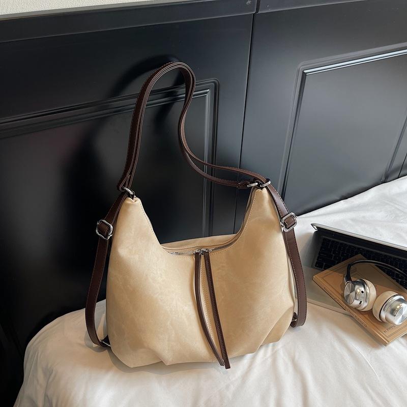 Korean Texture Women's Tote Bag 2026 Large Capacity Cute Pendant One-shoulder Crossbody Bag Casual Underarm Bag