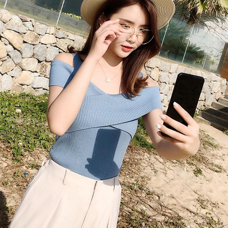 

Женская футболка с открытыми плечами, перекрещенными спереди, широкими бретелями и коротким рукавом синий