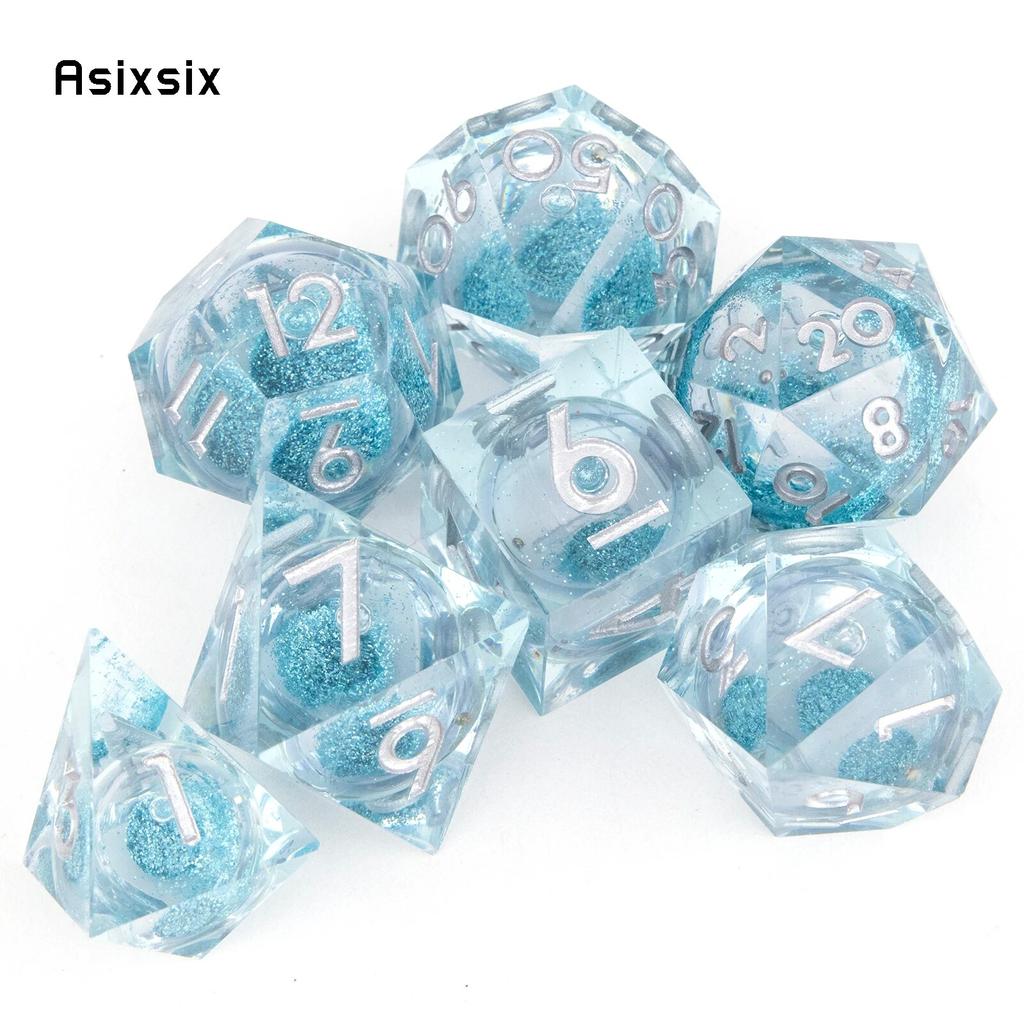 7 szt. Przezroczyste niebieskie żywiczne kostki z płynącym piaskiem, białe numery, ostre krawędzie, wielościenne kostki odpowiednie do RPG, gry planszowej