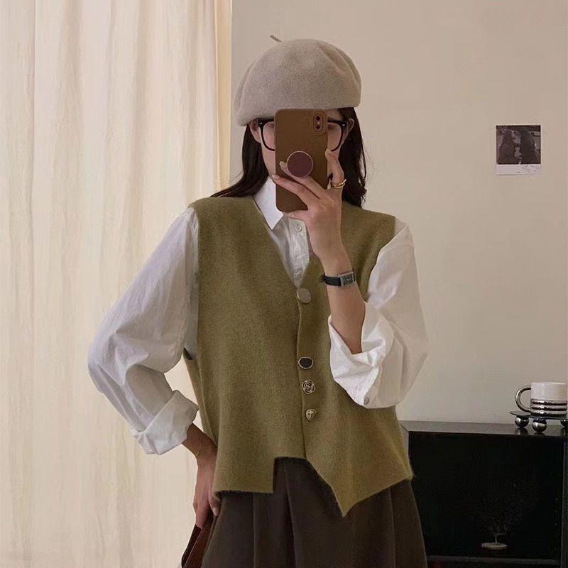 Women's Designer Button Knitted Vest Cardigan V-Neck Sleeveless Layering Sweater Cardigan Gilet for Outer Wear