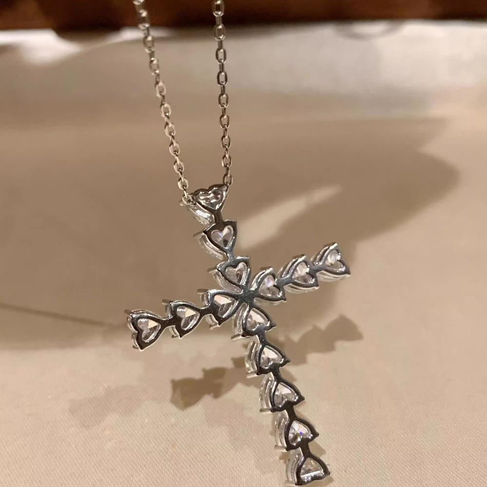 Luxury Heart Shaped Necklace for Women with Diamond Cross Pendant Elegant and Shiny Fashion Jewelry