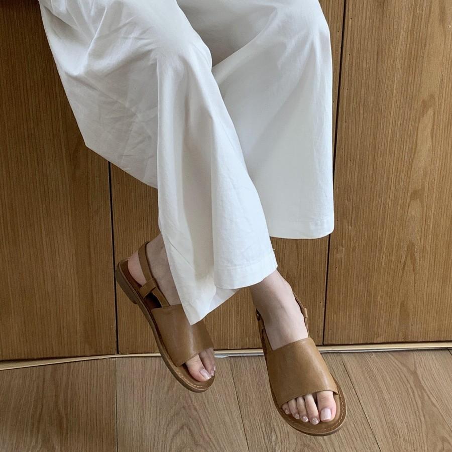 2025 summer new soft leather French round head sandals British style soft bottom flat bottom buckle simple sandals