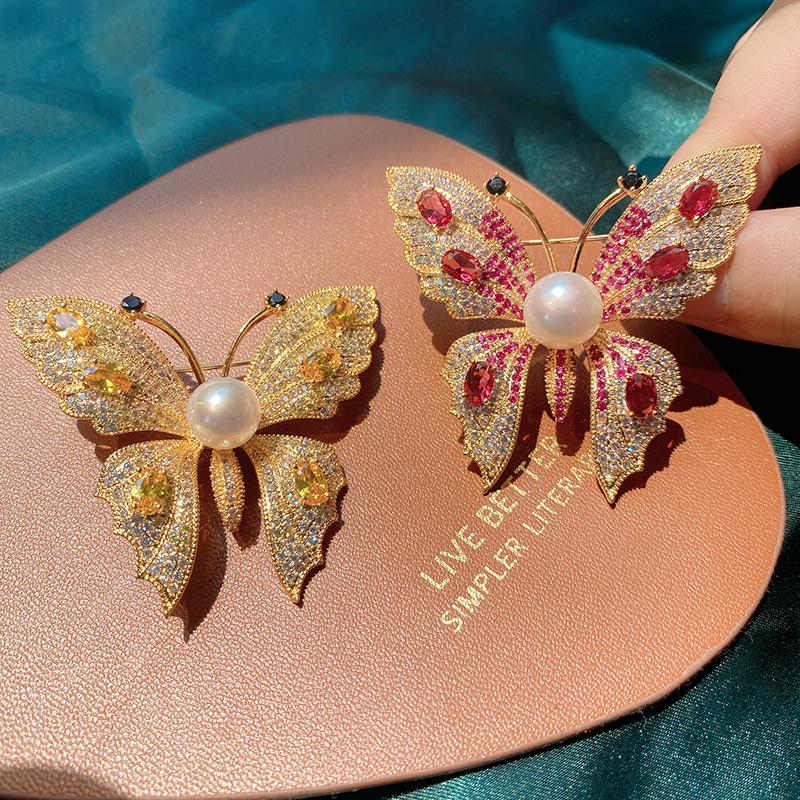 Gold-plated Copper Butterfly Brooch with Zirconia and 9-10mm Pearl Setting
