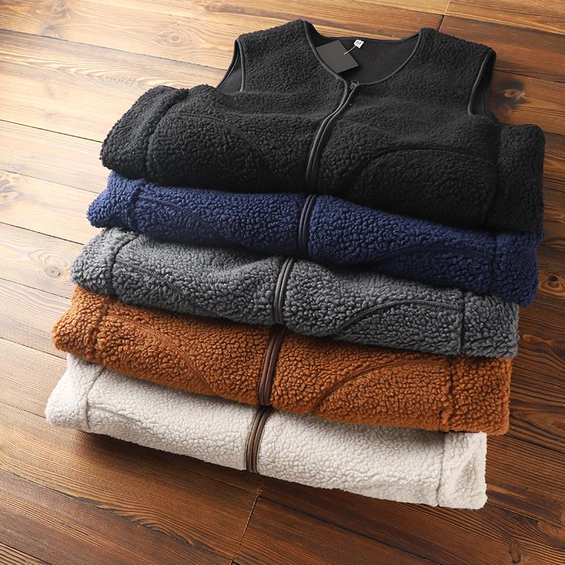 Double-Sided Fleece Thick Warm Vest Unisex Standard Fit V-Neck Casual Fashion for Men and Women To Wear in Autumn Winter