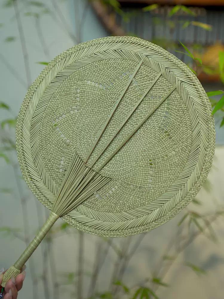 Six-Door Gate City-Style Hand-Woven Straw and Bamboo Fans, Handmade Old-Fashioned Mosquito-Repelling Traditional Round Fans with a National Style