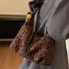 Retro fashion leopard print underarm bag women's 2025 winter new niche commuter shoulder bag large capacity tote bag