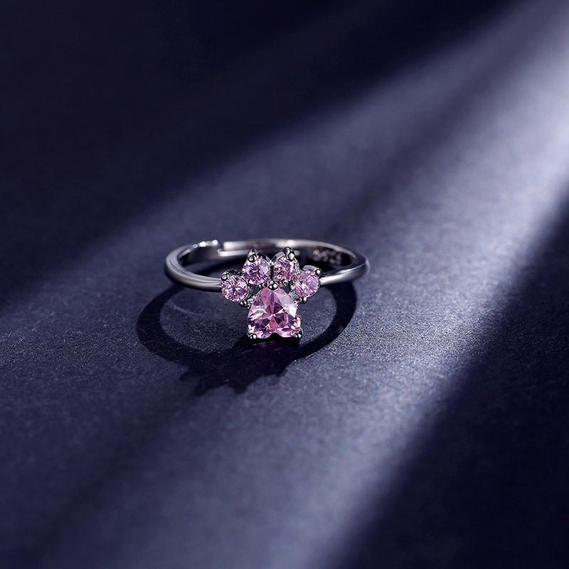 Pierścionek z łapką kota inkrustowany cyrkoniami - Prosta, Elegancka i Urocza Biżuteria Mody