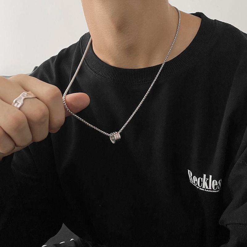 Korean Pearl Necklace: High-End Silver Clavicle Chain with Niche Design, Perfect for Light Luxury and Sweater Pendants.