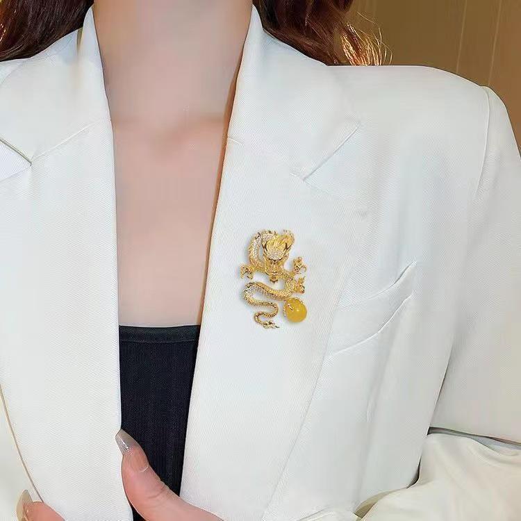 2024 Year of the Dragon Zodiac Brooch: Elegant Chinese Style Dragon Pin for Men & Women, Perfect Suit Accessory