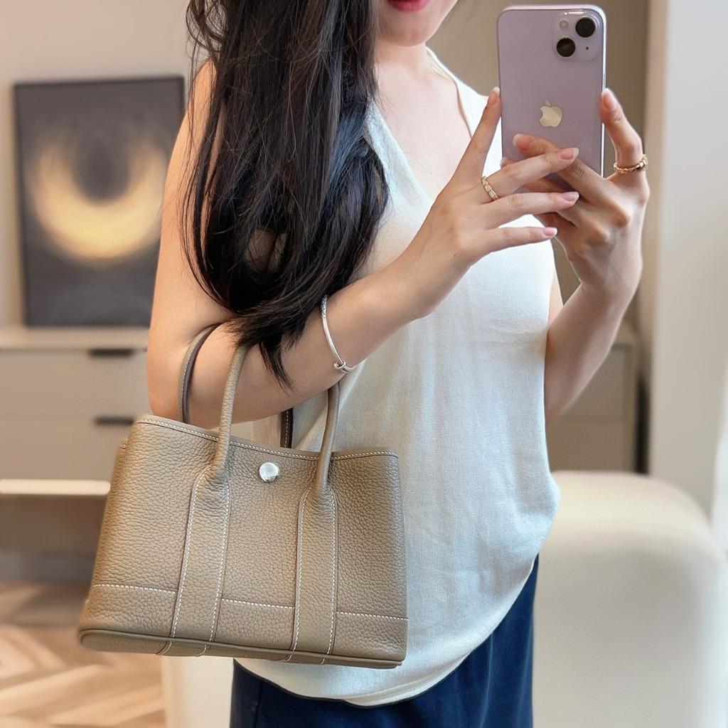 Borsa da giardino cucita a mano con filo cerato, ferramenta interamente in acciaio, borsa da donna portatile in pelle bovina primo strato con motivo a collo di mucca Ntogo