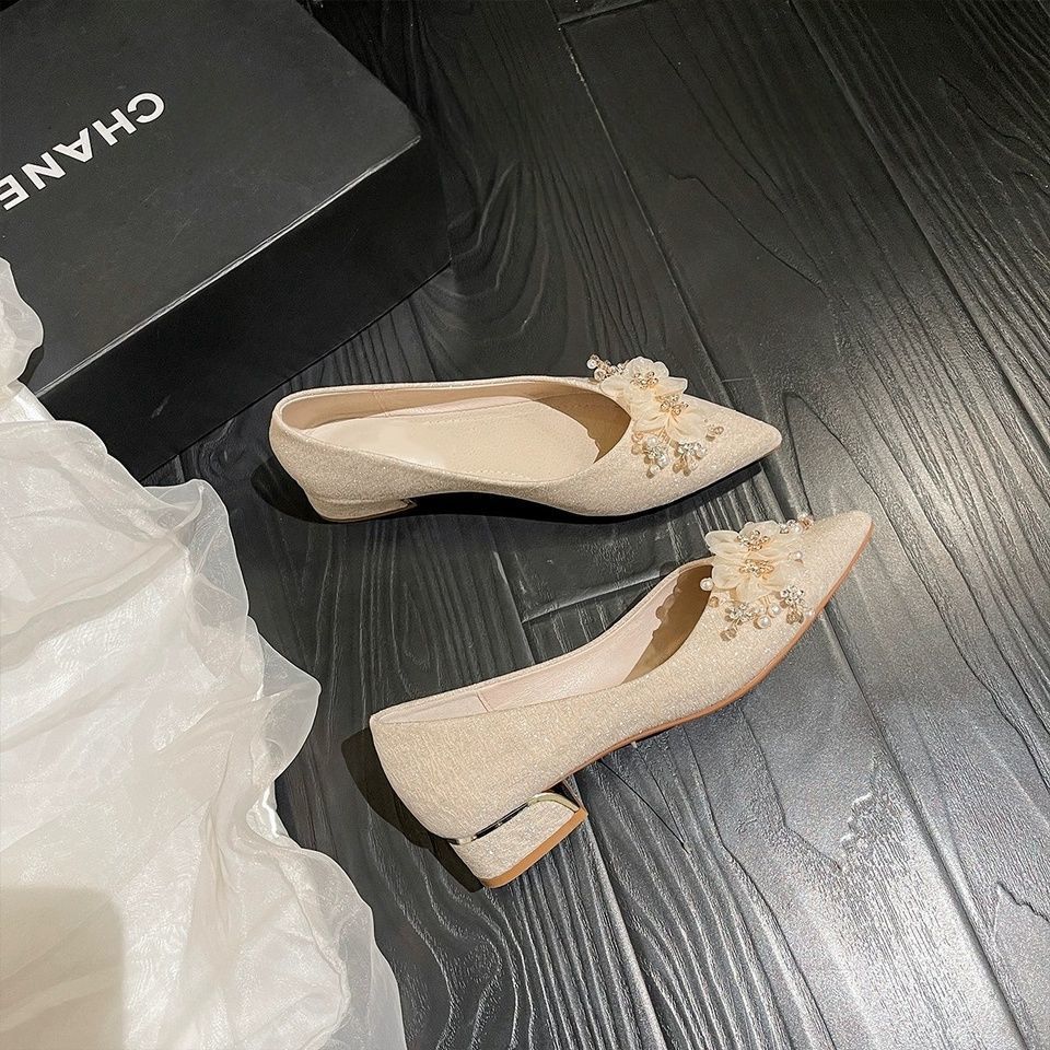 Flat-soled single shoes for women's spring and summer new beautiful wedding shoes, bridal shoes are not tired, pointed feet and shallow mouth, daily