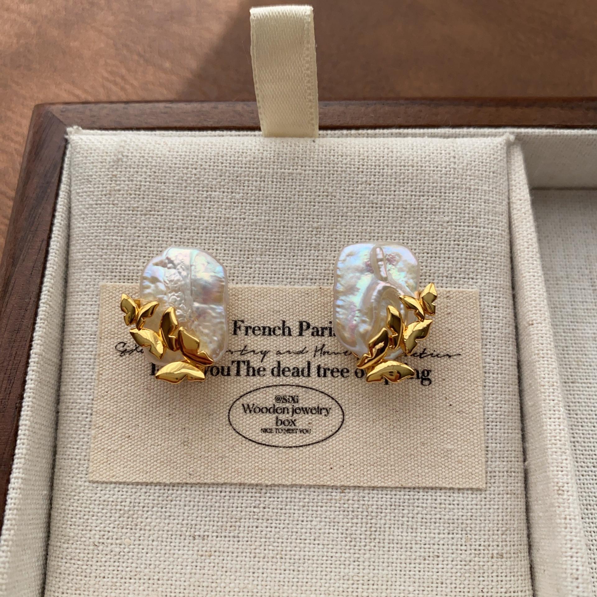 Natural romantic baroque pearl stud earrings three-dimensional butterfly elegant fashion light luxury high sense personalized earrings