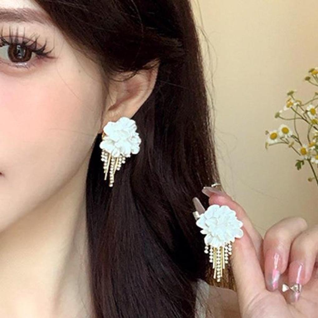Women's White Flower Tassel Cubic Zirconia Earrings [Silver Needle]