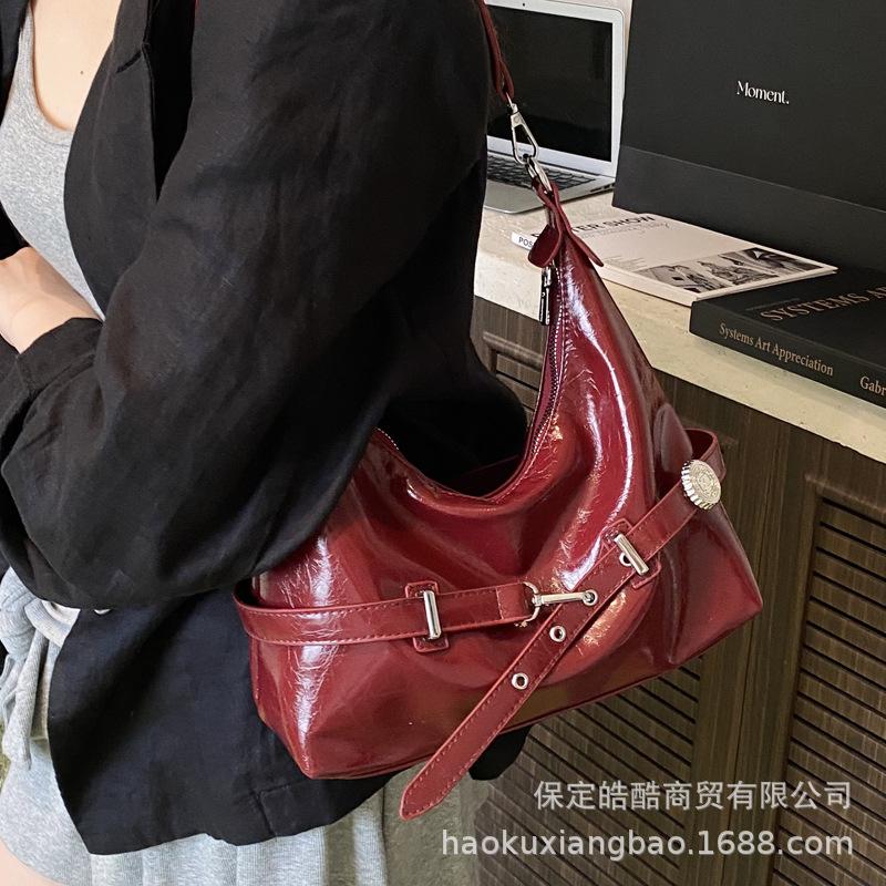 Retro bag women's large capacity 2025 new versatile casual shoulder bag simple work commuter tote bucket bag