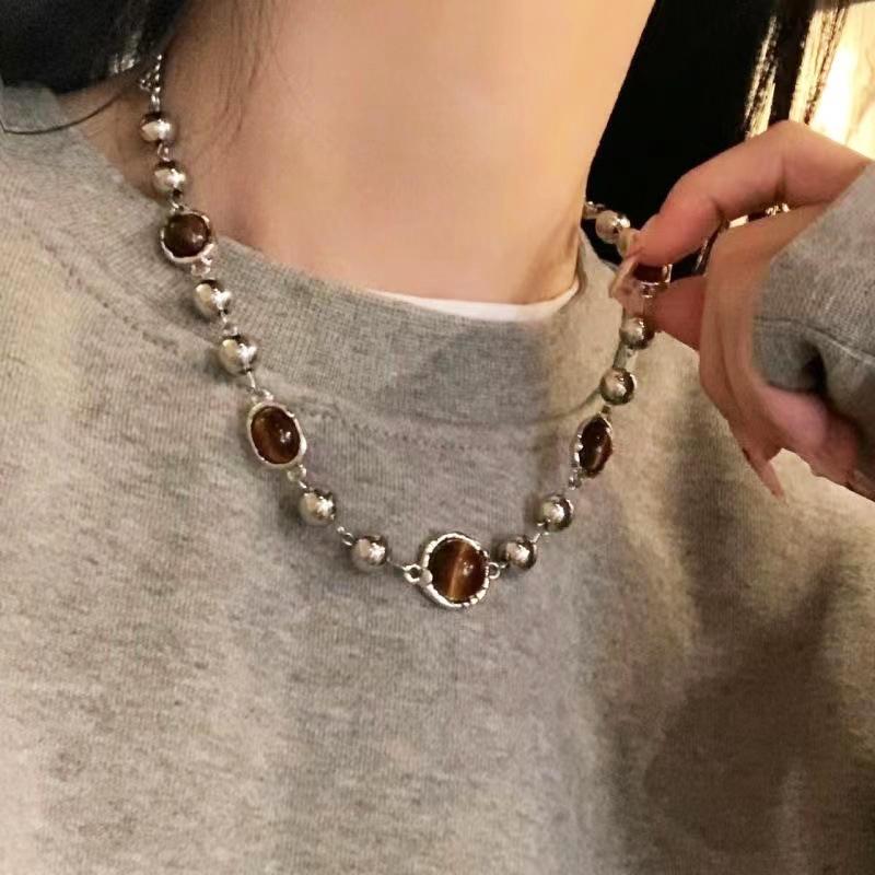 Vintage Maillard Y2K Pendant Necklaces for Women Punk Tiger Eye Stone Round Beads Tassel Necklace Clavicle Choker Jewelry Gifts
